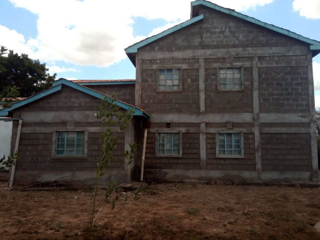 6 bedroom Main house property for sale in Mwingi, Nguni Area
